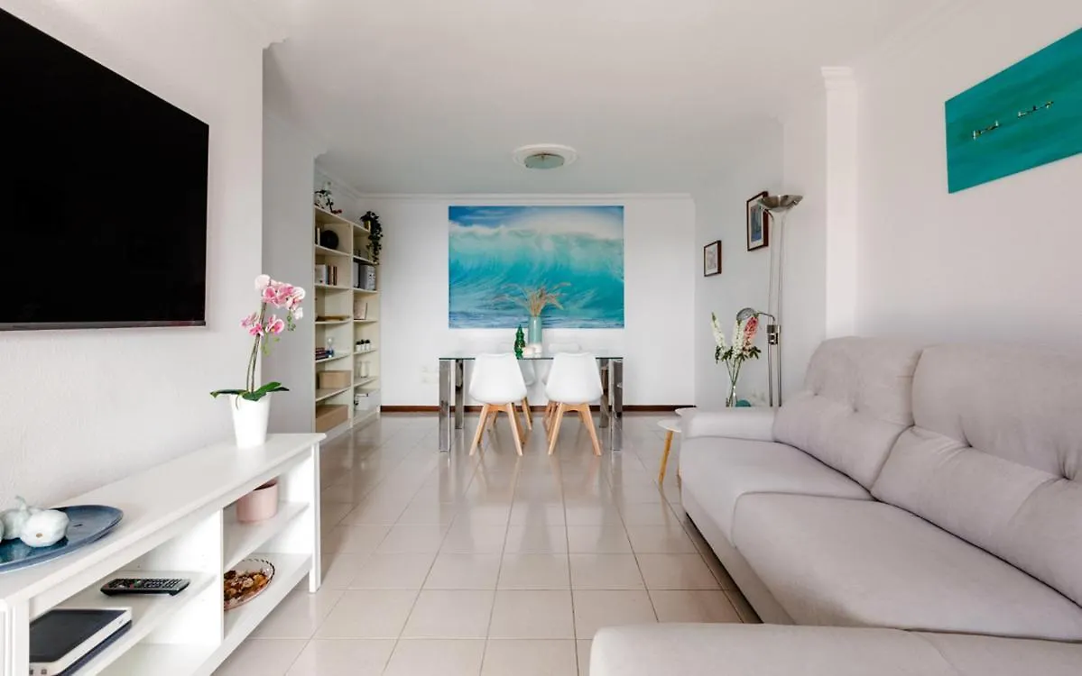 Santa Cruz Harbor Views: Seaside Prime Location Apartment