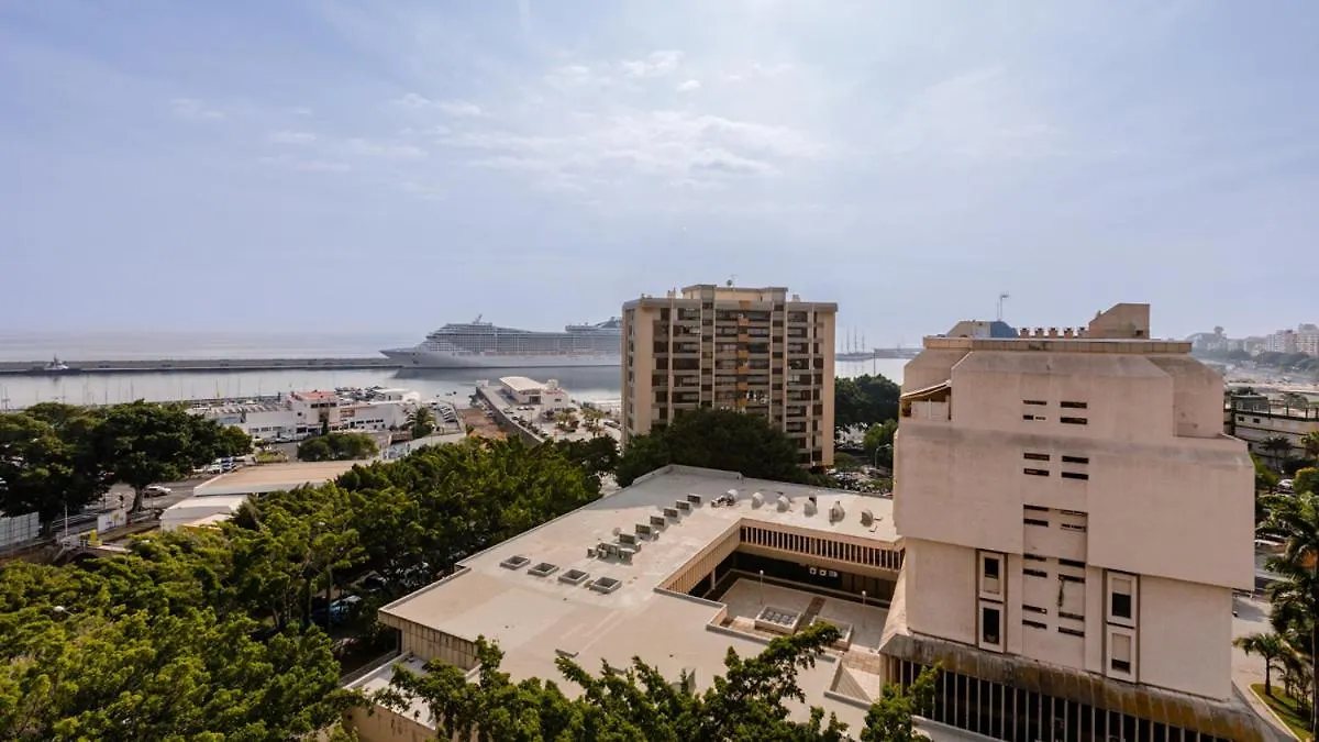 Santa Cruz Harbor Views: Seaside Prime Location Apartment
